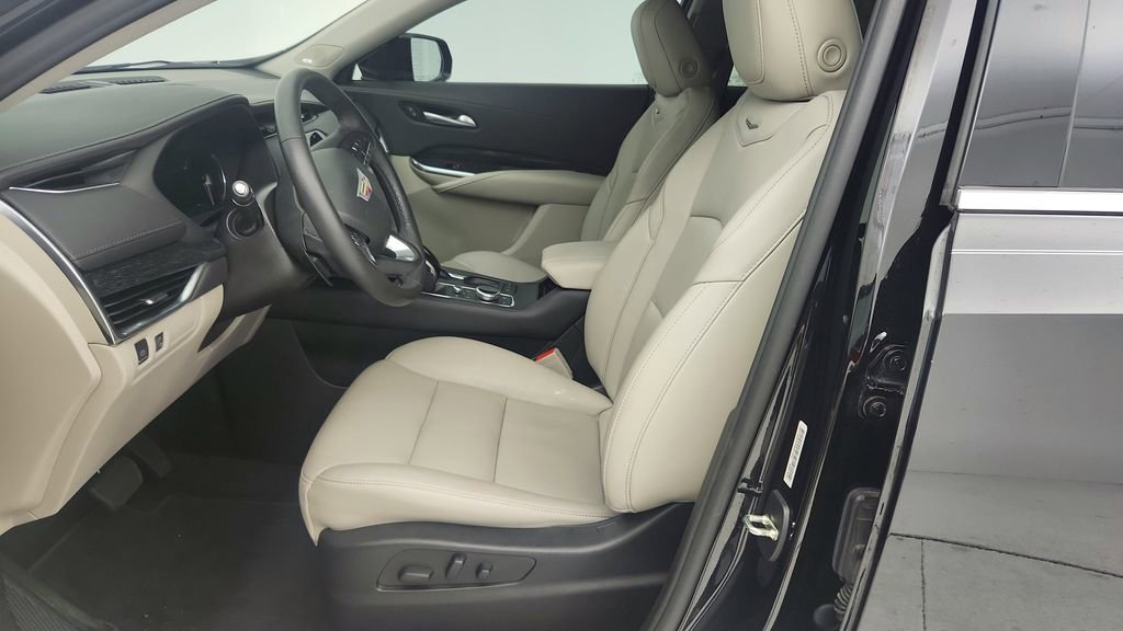 Certified 2023 Cadillac XT4 Premium Luxury w/ Cold Weather Package image 31