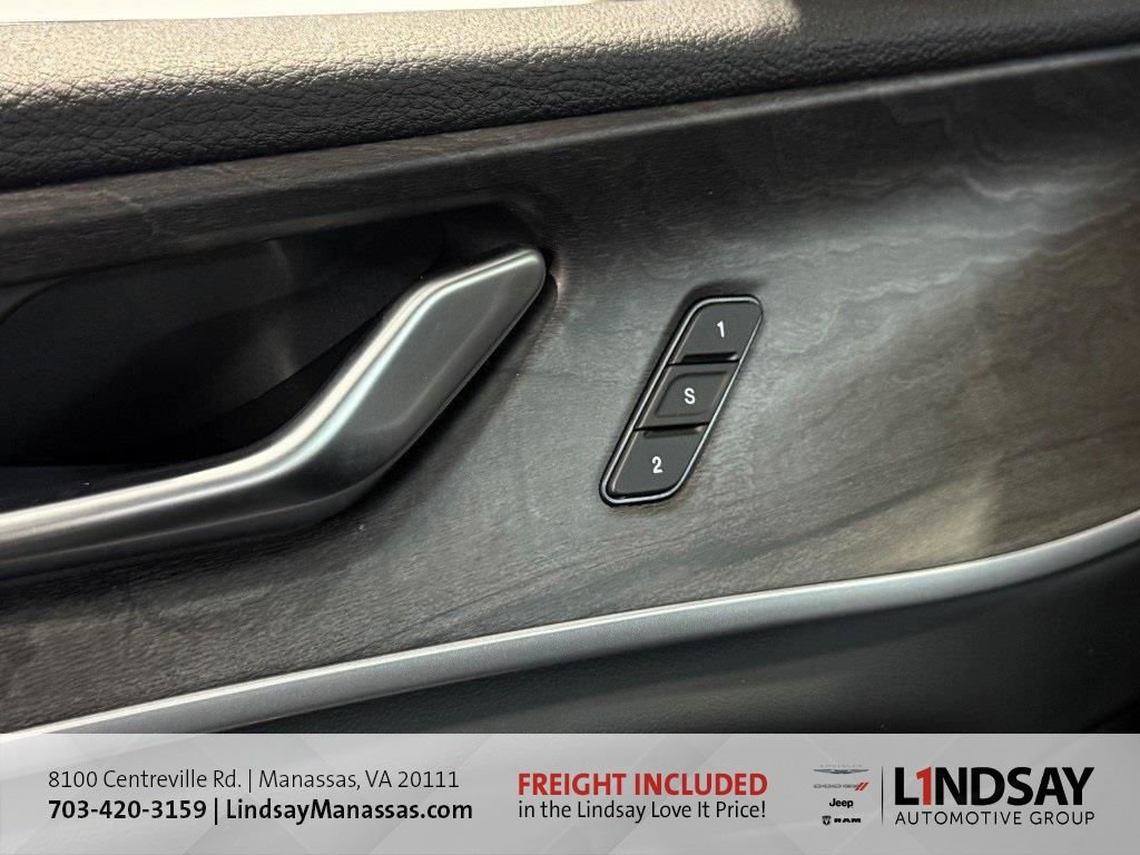 New 2025 Jeep Grand Cherokee L Limited w/ Luxury Tech Group II image 34