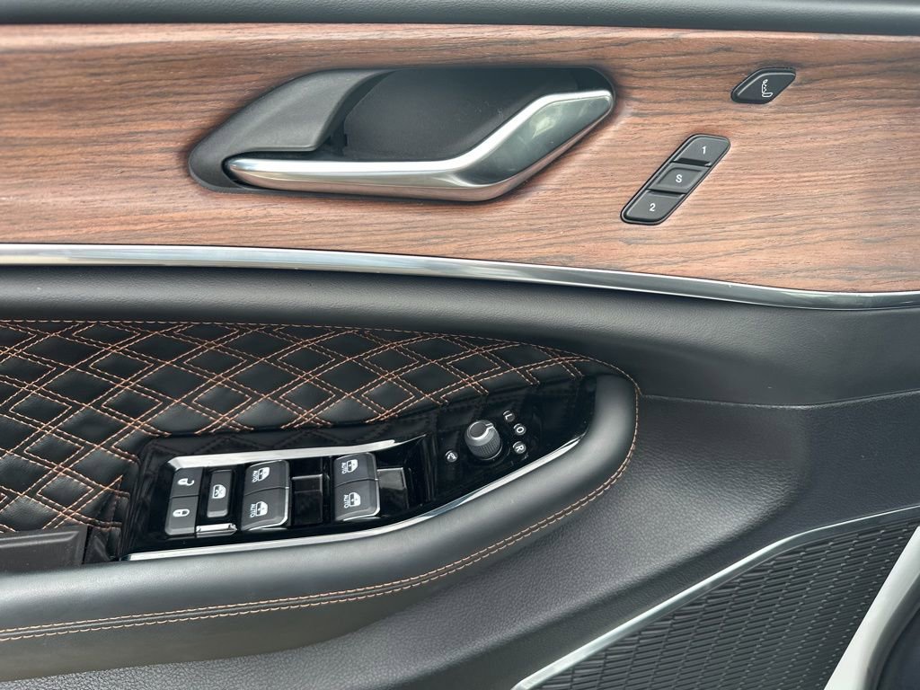 Used 2024 Jeep Grand Cherokee Summit image 18