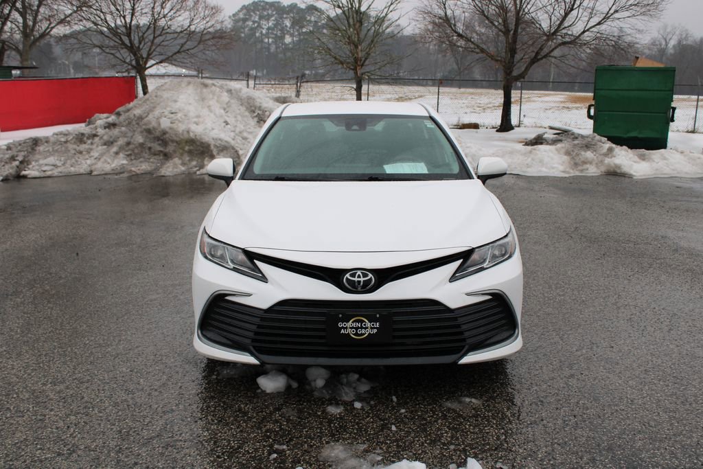 Used 2021 Toyota Camry LE image 3