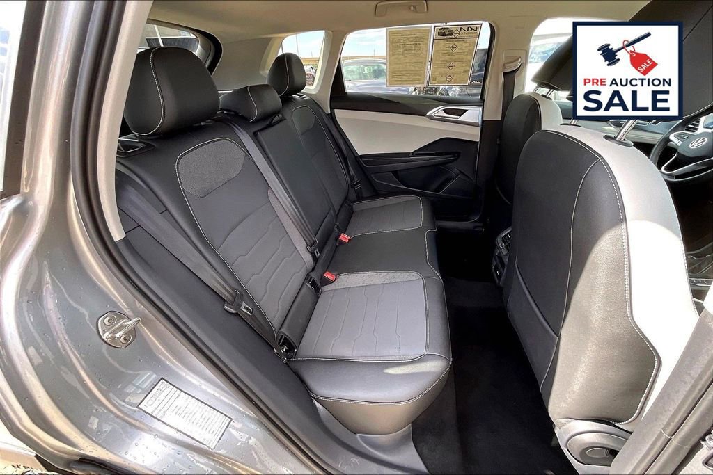 Used 2025 Volkswagen Taos SE FWD image 27