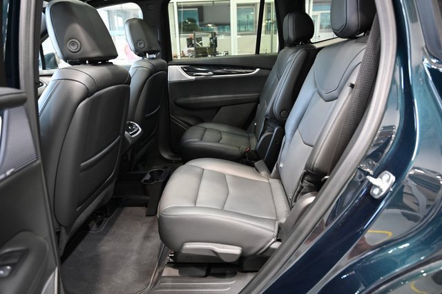 Used 2025 Cadillac XT6 Premium Luxury image 11