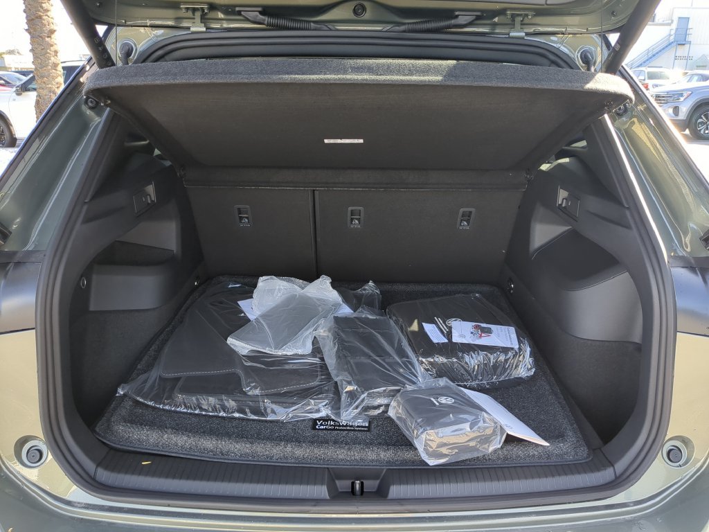 New 2027 Volkswagen Tiguan SEL R-Line AWD/4WD image 8