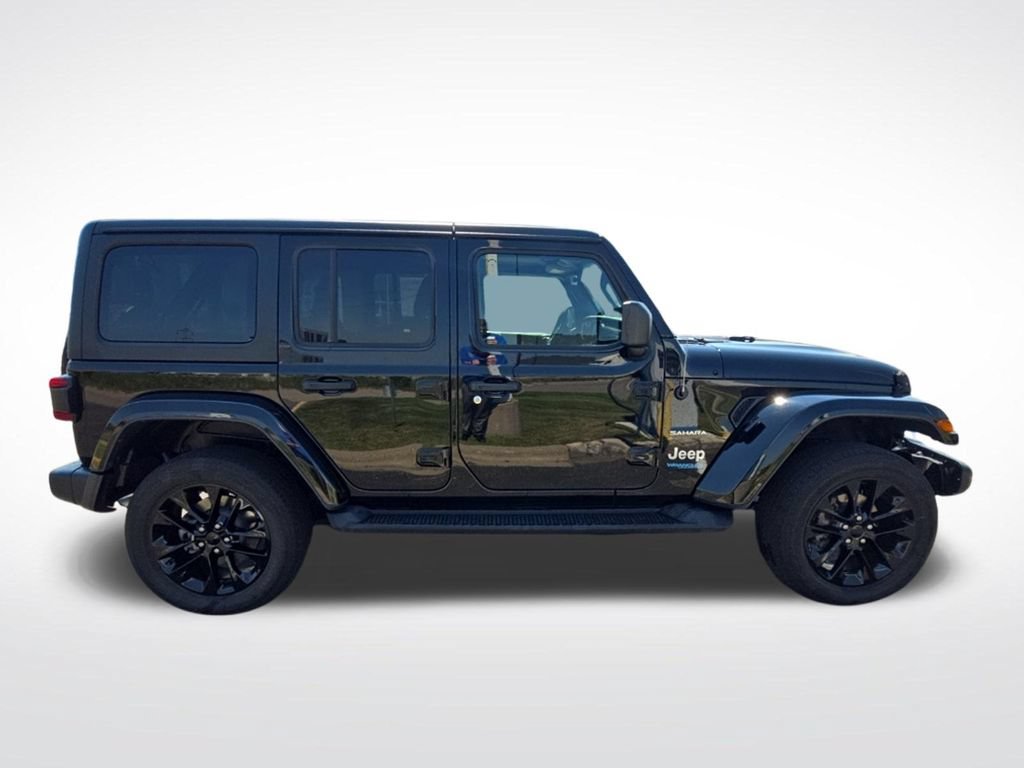Used 2022 Jeep Wrangler Unlimited Sahara w/ Cold Weather Group AWD/4WD image 2
