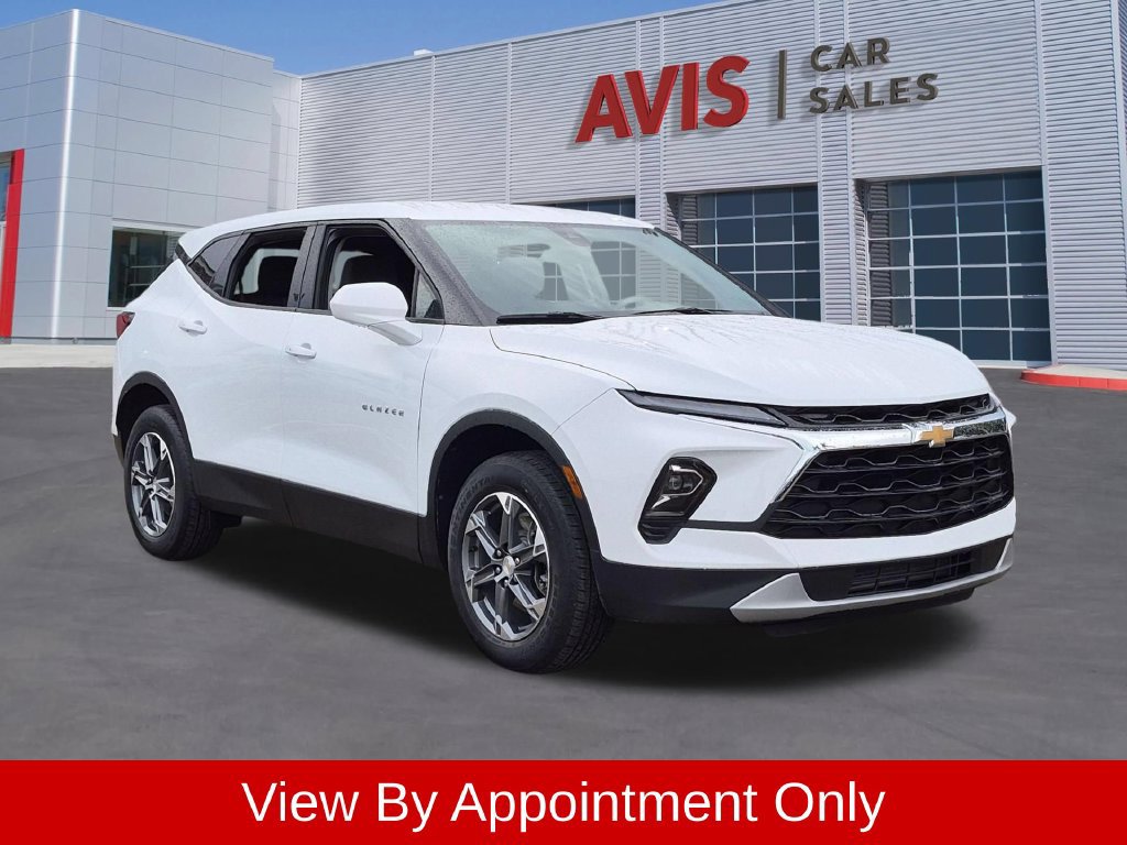 Used 2025 Chevrolet Blazer LT FWD image 3