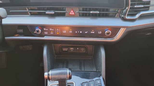 Used 2023 Kia Sportage SX image 30