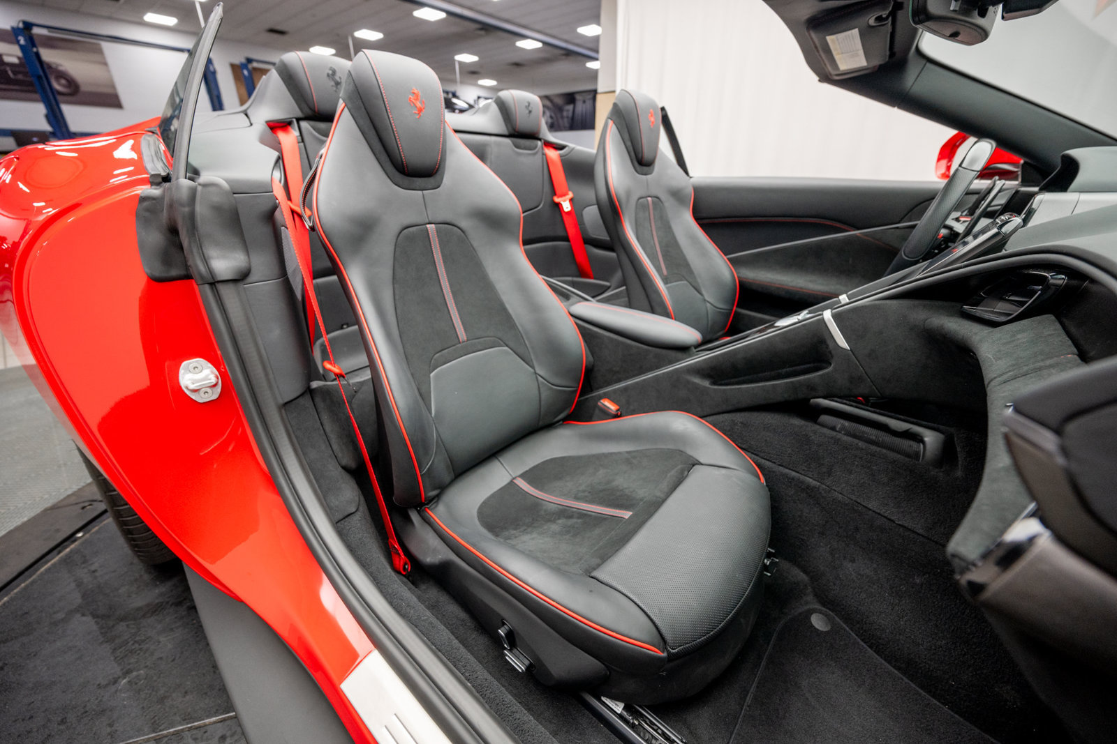 Used 2026 Ferrari Roma Spider RWD image 23