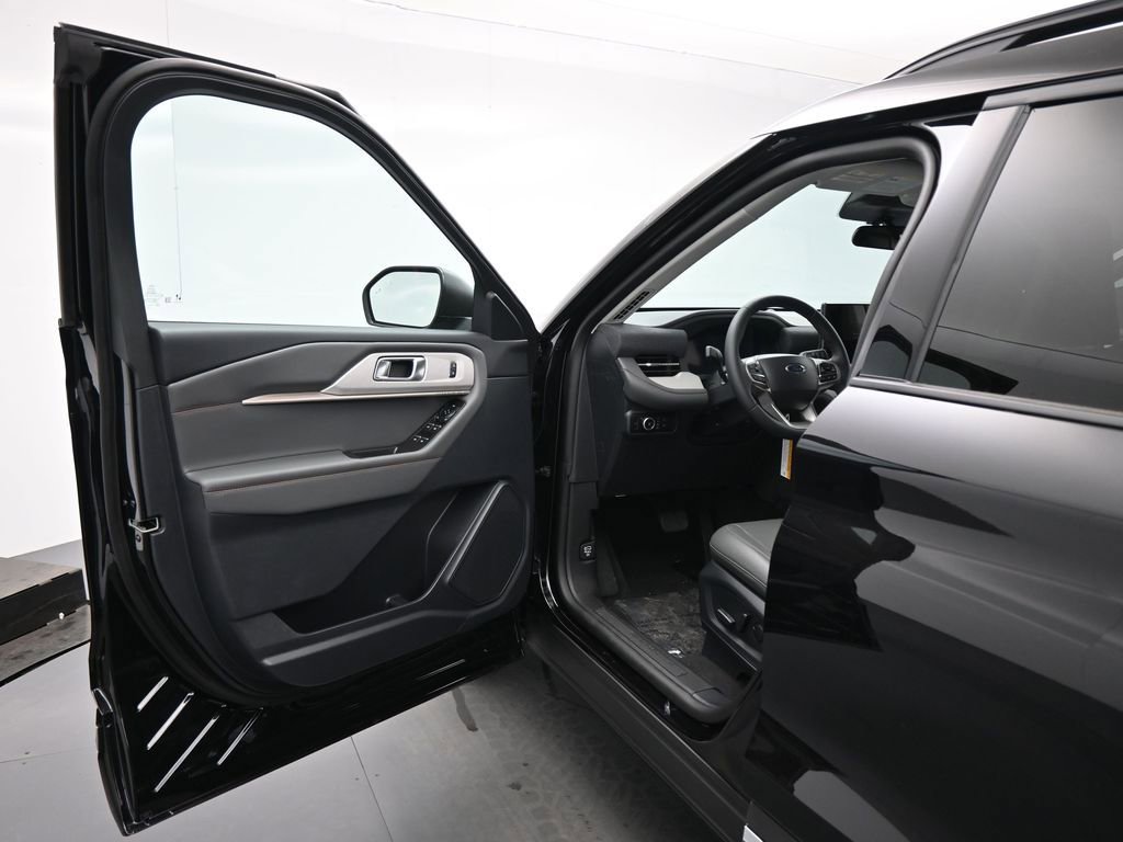 New 2025 Ford Explorer Active w/ Active Comfort Package image 7