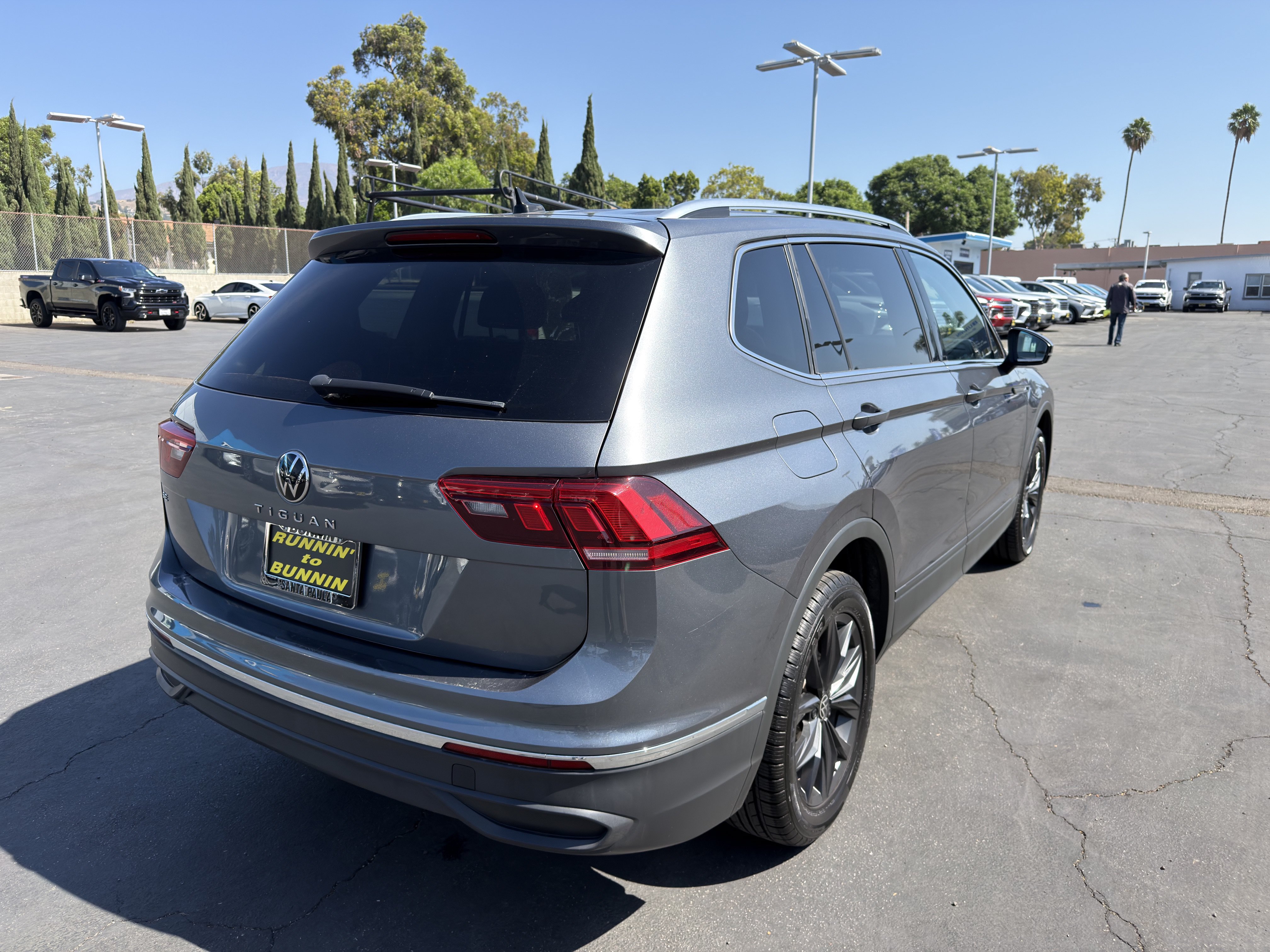 Used 2024 Volkswagen Tiguan SE FWD image 8