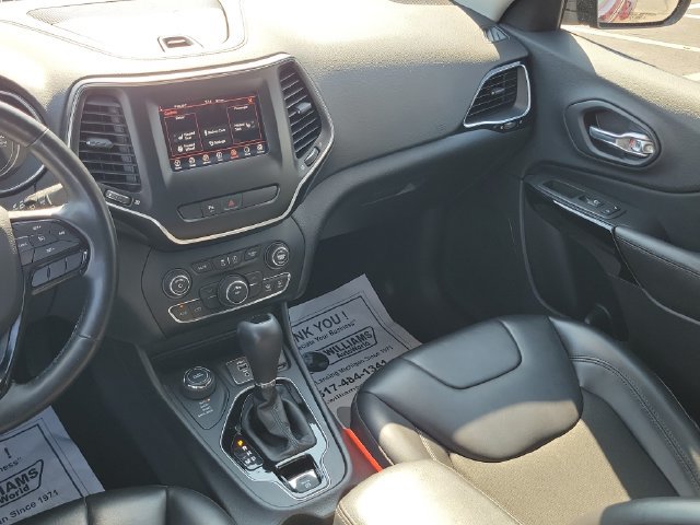 Used 2019 Jeep Cherokee Latitude Plus AWD/4WD image 27