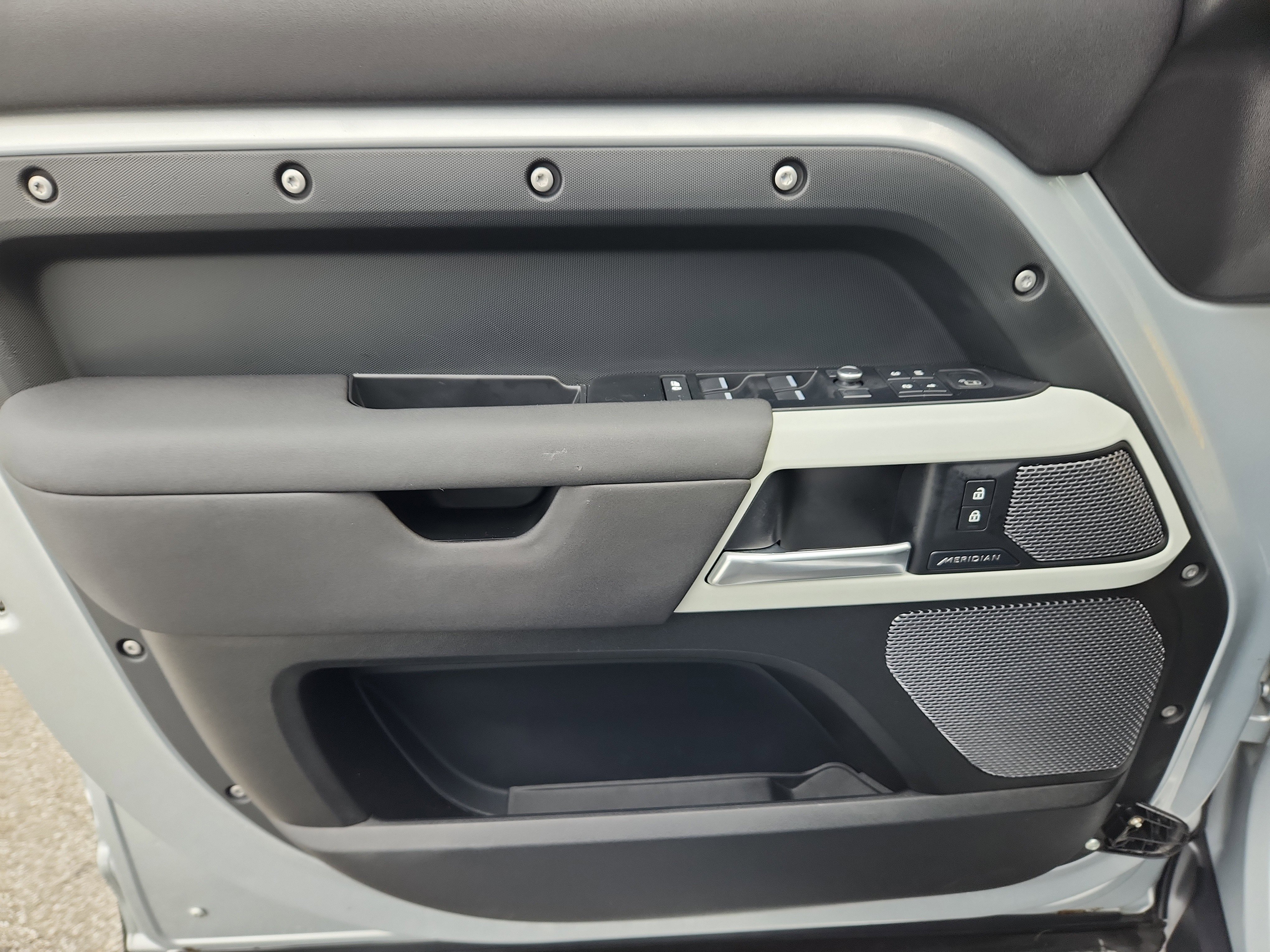 Used 2021 Land Rover Defender 110 SE image 23