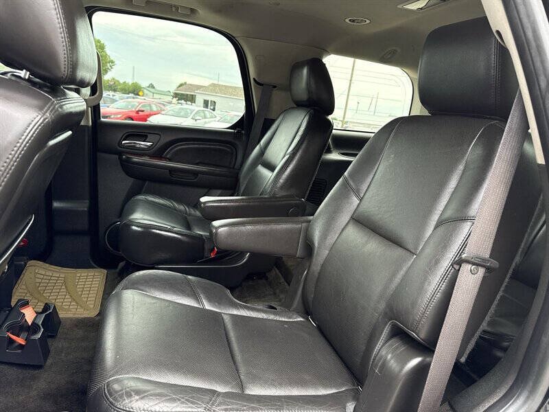 Used 2011 Cadillac Escalade AWD w/ Touring Package image 19