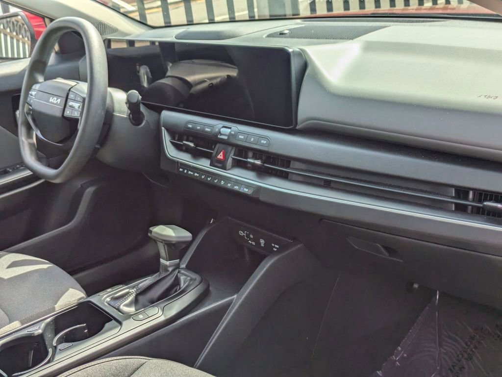 Used 2025 Kia K4 LXS image 29