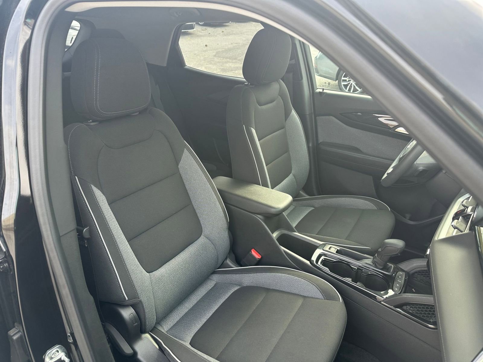 Used 2025 Chevrolet TrailBlazer LT image 34