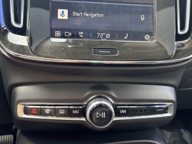 Used 2025 Volvo XC40 B5 Core image 23