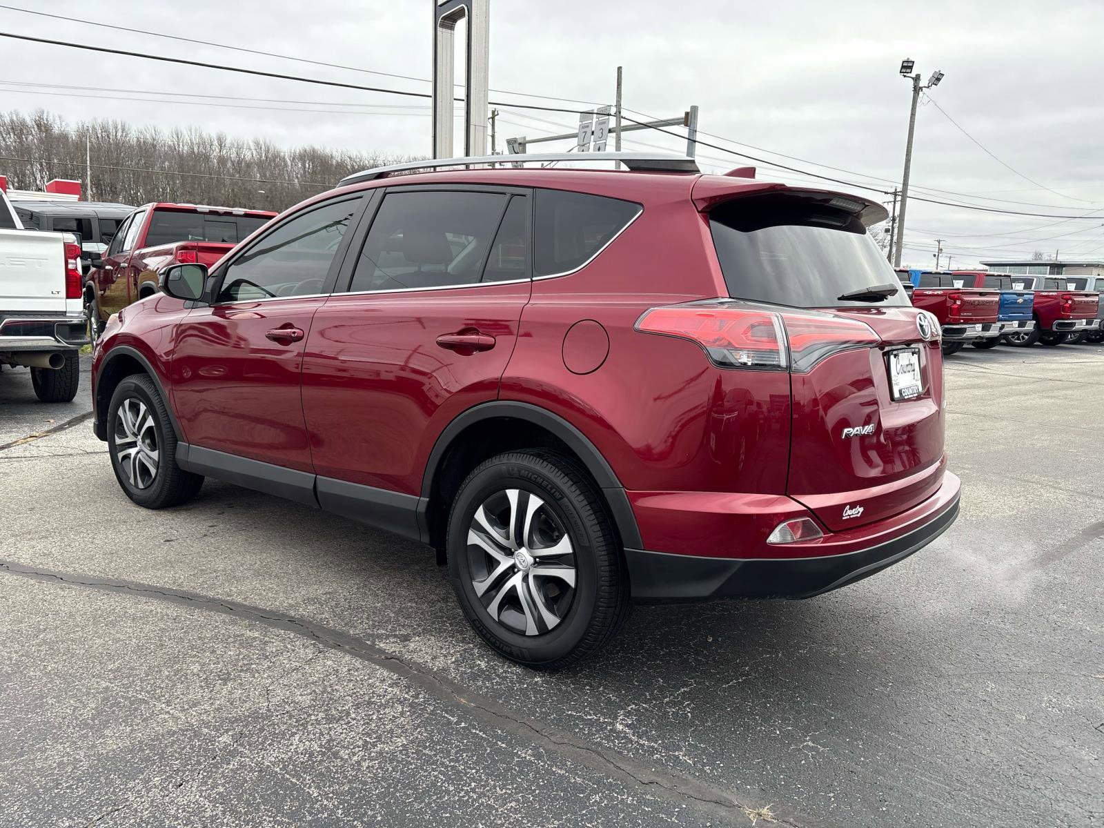 Used 2018 Toyota RAV4 LE image 3