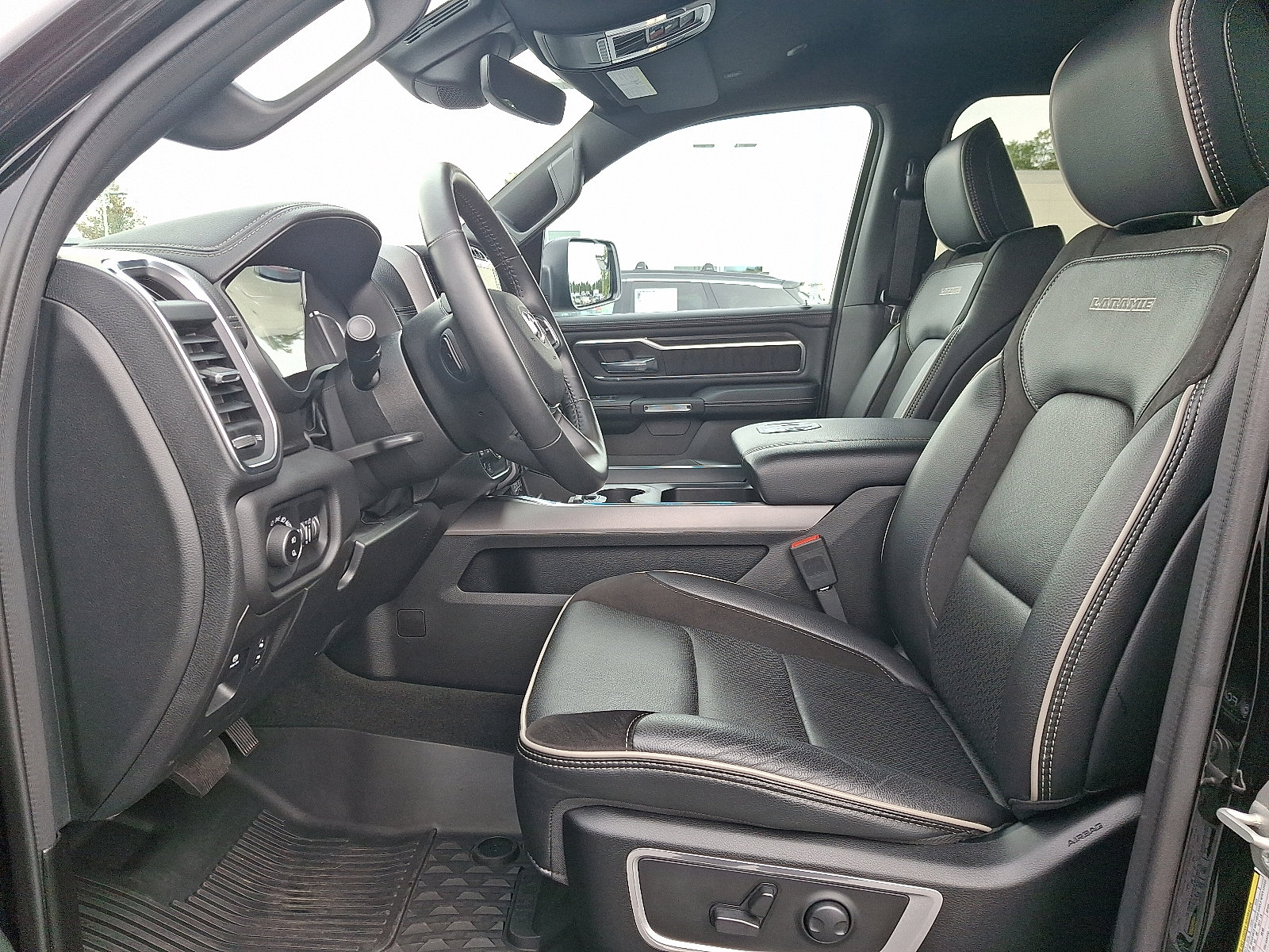 Used 2024 RAM 1500 Laramie image 13
