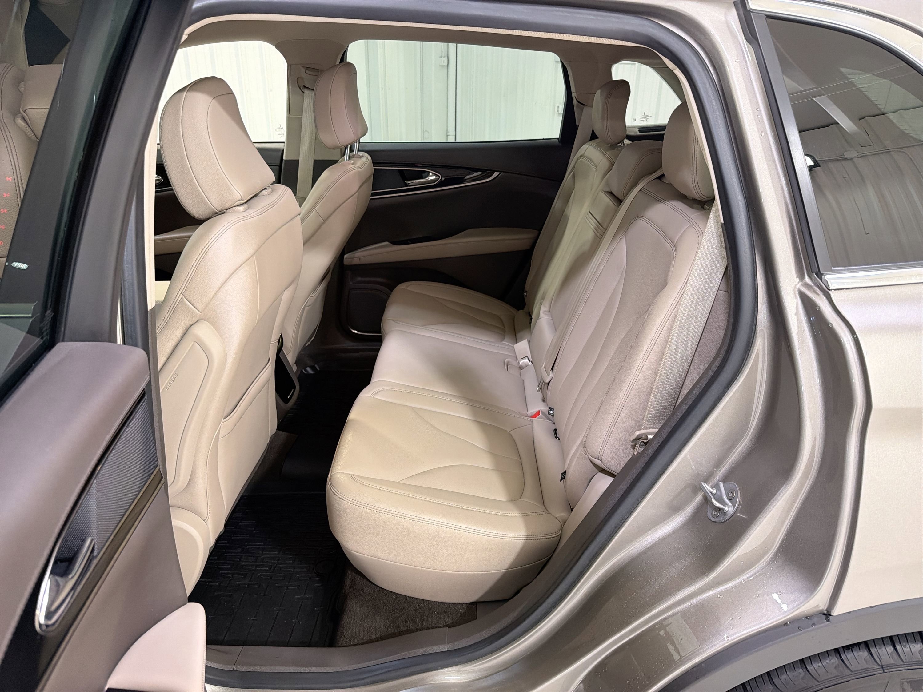 Used 2023 Lincoln Nautilus FWD w/ Premium Package image 24