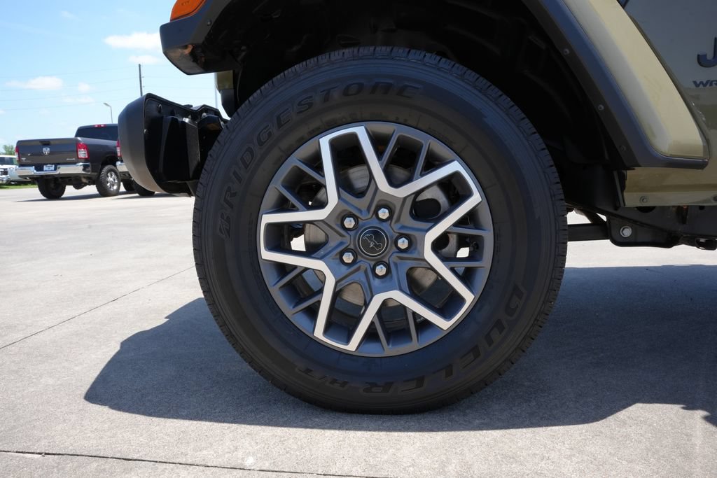 Used 2026 Jeep Wrangler Unlimited Sahara AWD/4WD image 26