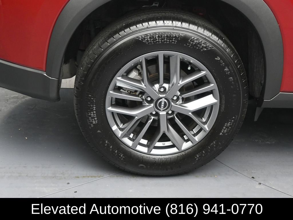 Used 2025 Nissan Rogue S image 5