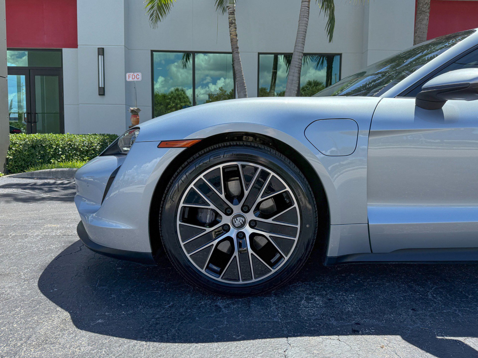 Used 2022 Porsche Taycan image 14