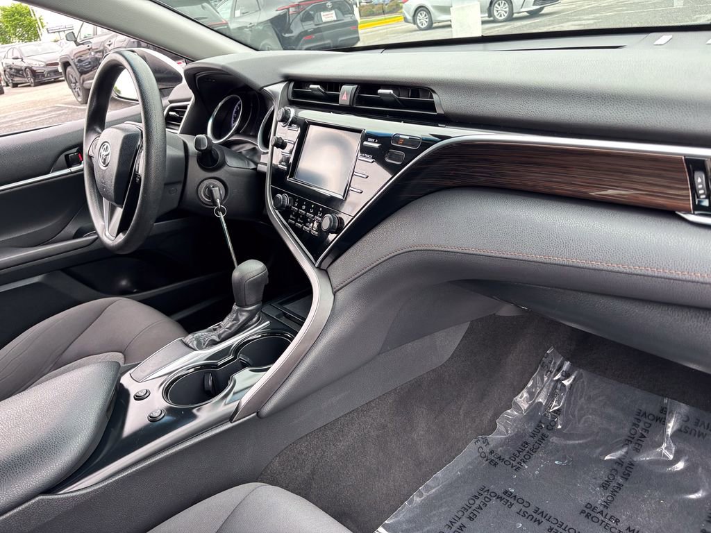 Used 2018 Toyota Camry LE FWD image 35