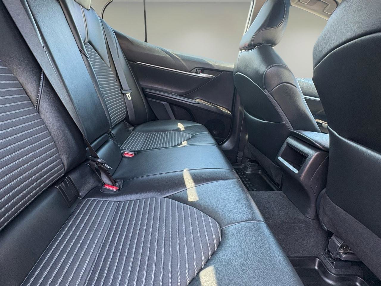 Used 2022 Toyota Camry SE w/ Cold Weather Package image 39