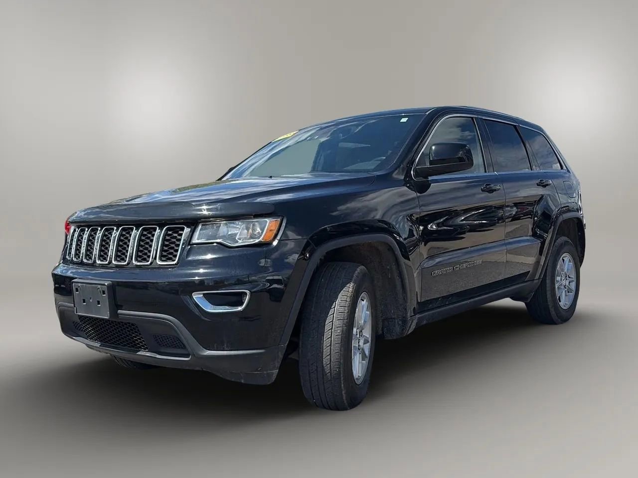 Used 2020 Jeep Grand Cherokee Laredo w/ Security & Convenience Group AWD/4WD image 3