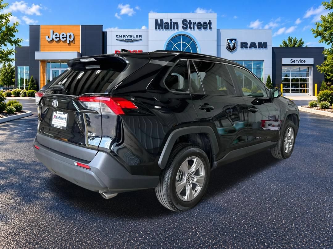 Used 2025 Toyota RAV4 XLE FWD image 5