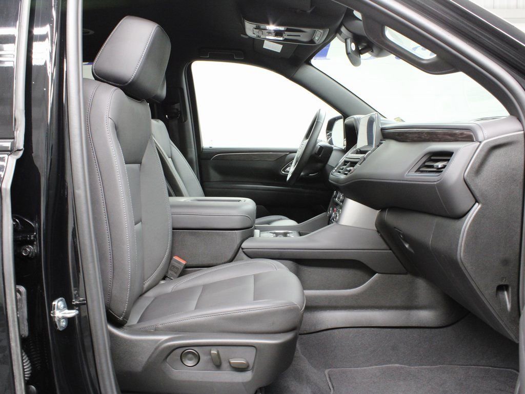 Used 2024 Chevrolet Tahoe Z71 w/ Z71 Off-Road Package AWD/4WD image 32