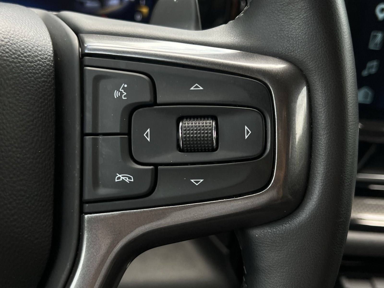 Used 2023 Chevrolet Silverado 1500 ZR2 w/ Technology Package AWD/4WD image 29