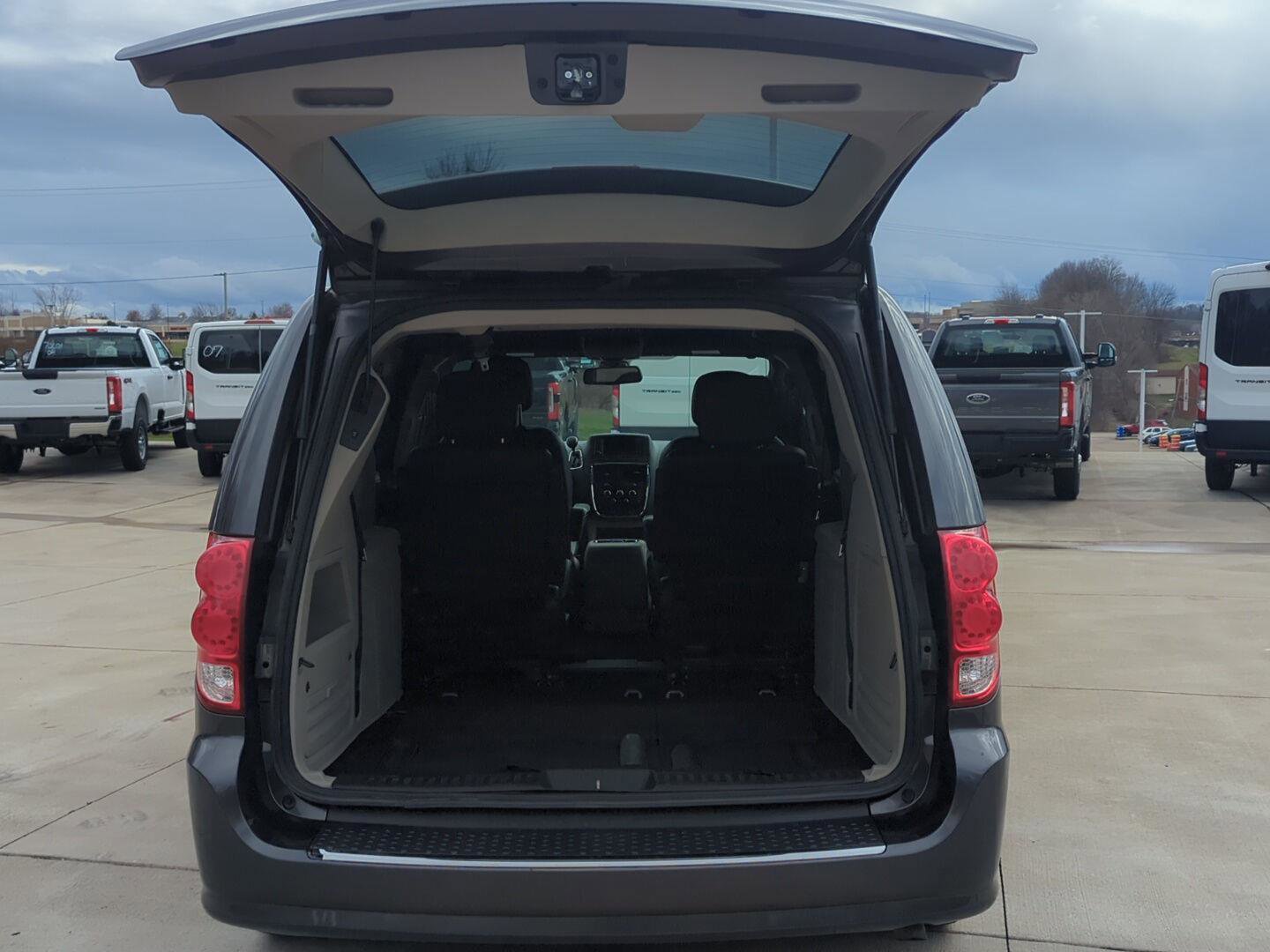 Used 2019 Dodge Grand Caravan SXT image 28