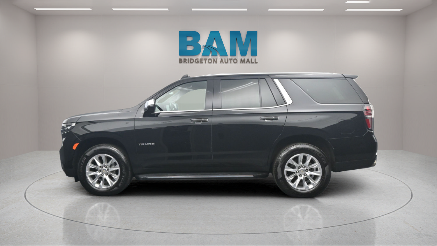 Used 2024 Chevrolet Tahoe Premier AWD/4WD image 4