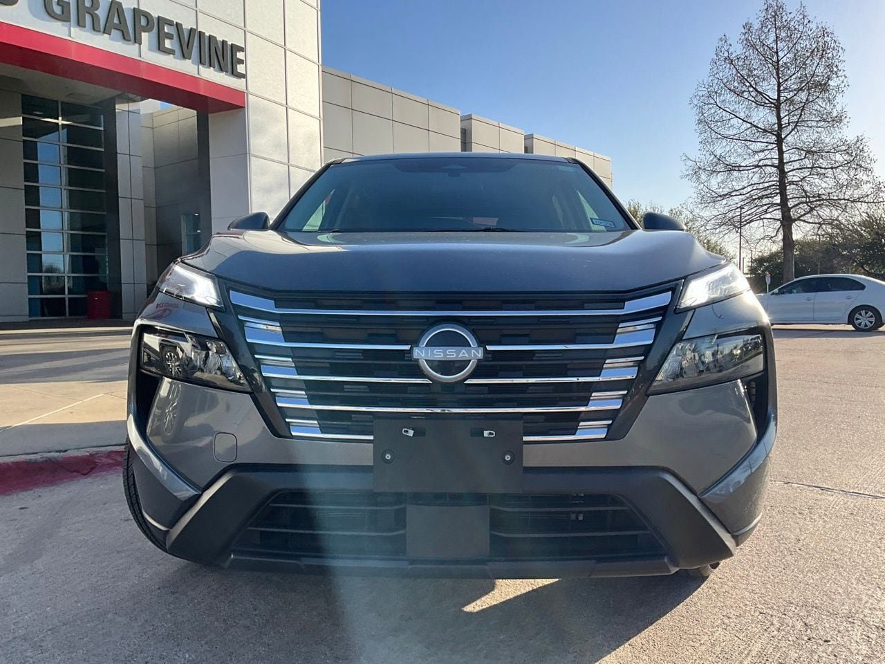 Used 2025 Nissan Rogue SV image 3