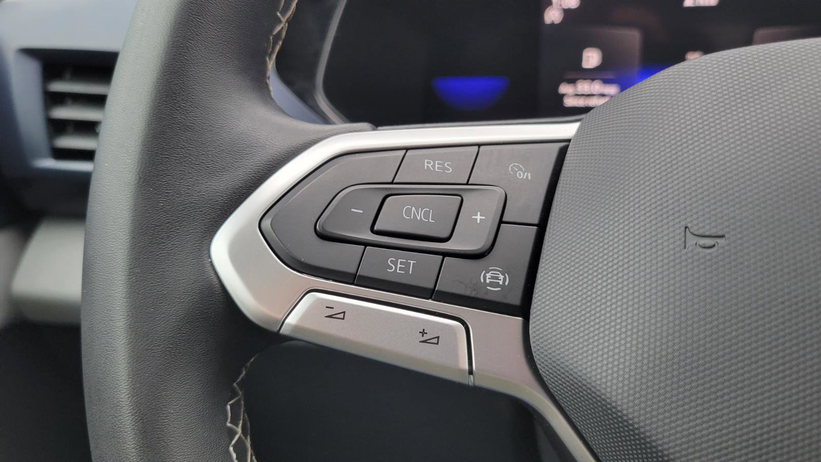 Used 2022 Volkswagen Taos SE w/ Panoramic Sunroof Package image 24