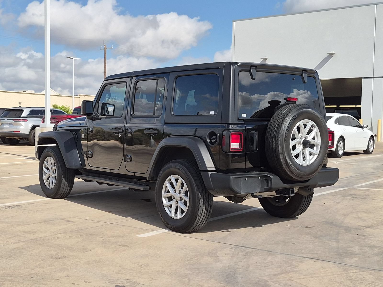 Used 2023 Jeep Wrangler Unlimited Sport AWD/4WD image 5