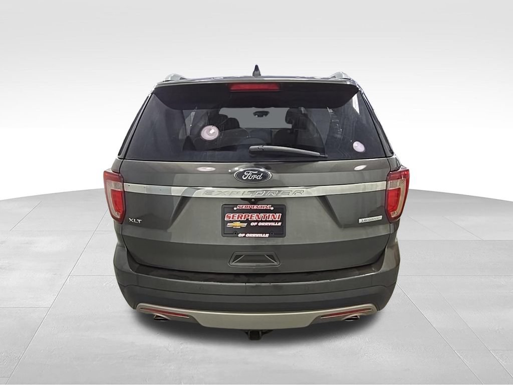 Used 2017 Ford Explorer XLT FWD image 8