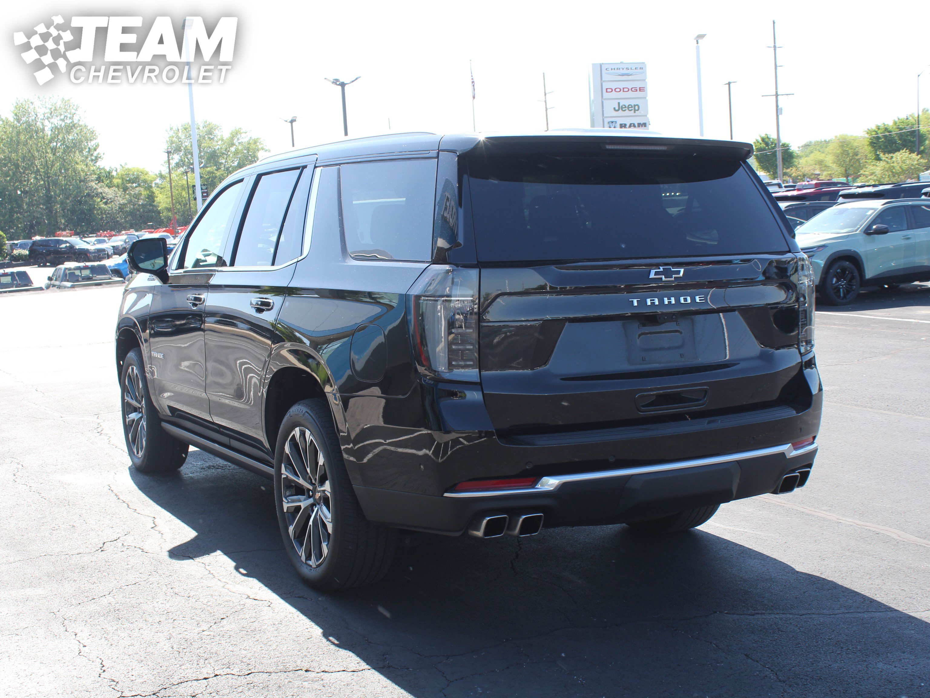 Used 2025 Chevrolet Tahoe High Country AWD/4WD image 6
