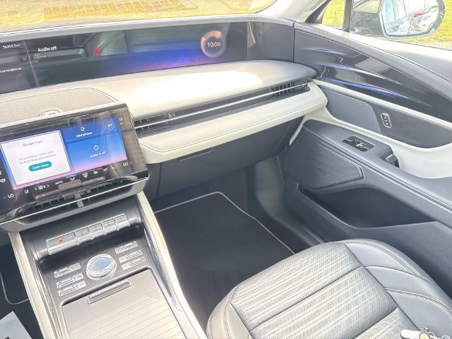 Certified 2024 Lincoln Nautilus Reserve AWD/4WD image 16