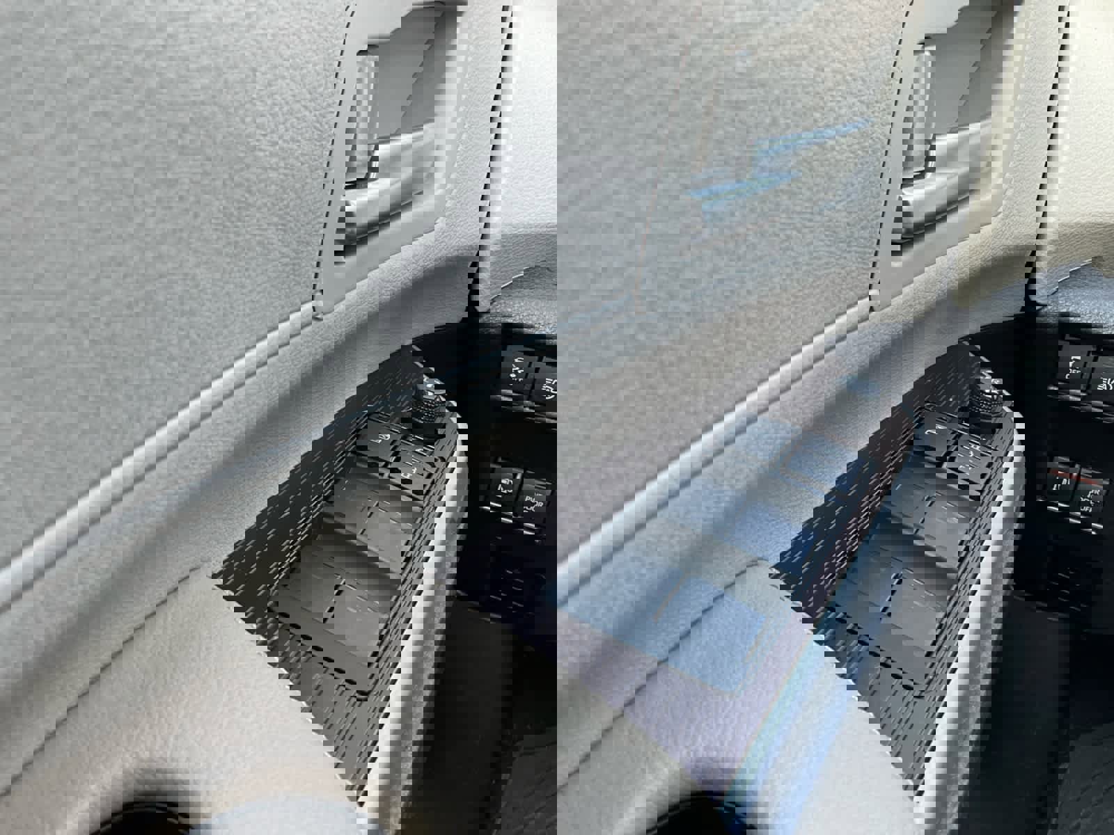 Used 2024 Toyota Sienna XLE image 20