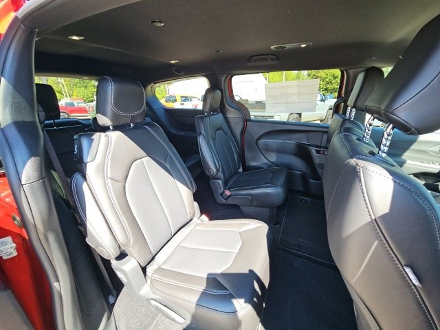 New 2026 Chrysler Pacifica Select image 30