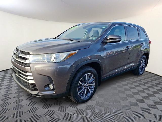 Used 2019 Toyota Highlander XLE AWD/4WD image 3