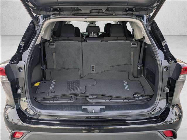 Used 2020 Toyota Highlander LE FWD image 6