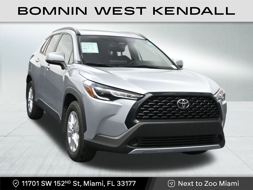 Used 2024 Toyota Corolla Cross LE image 7