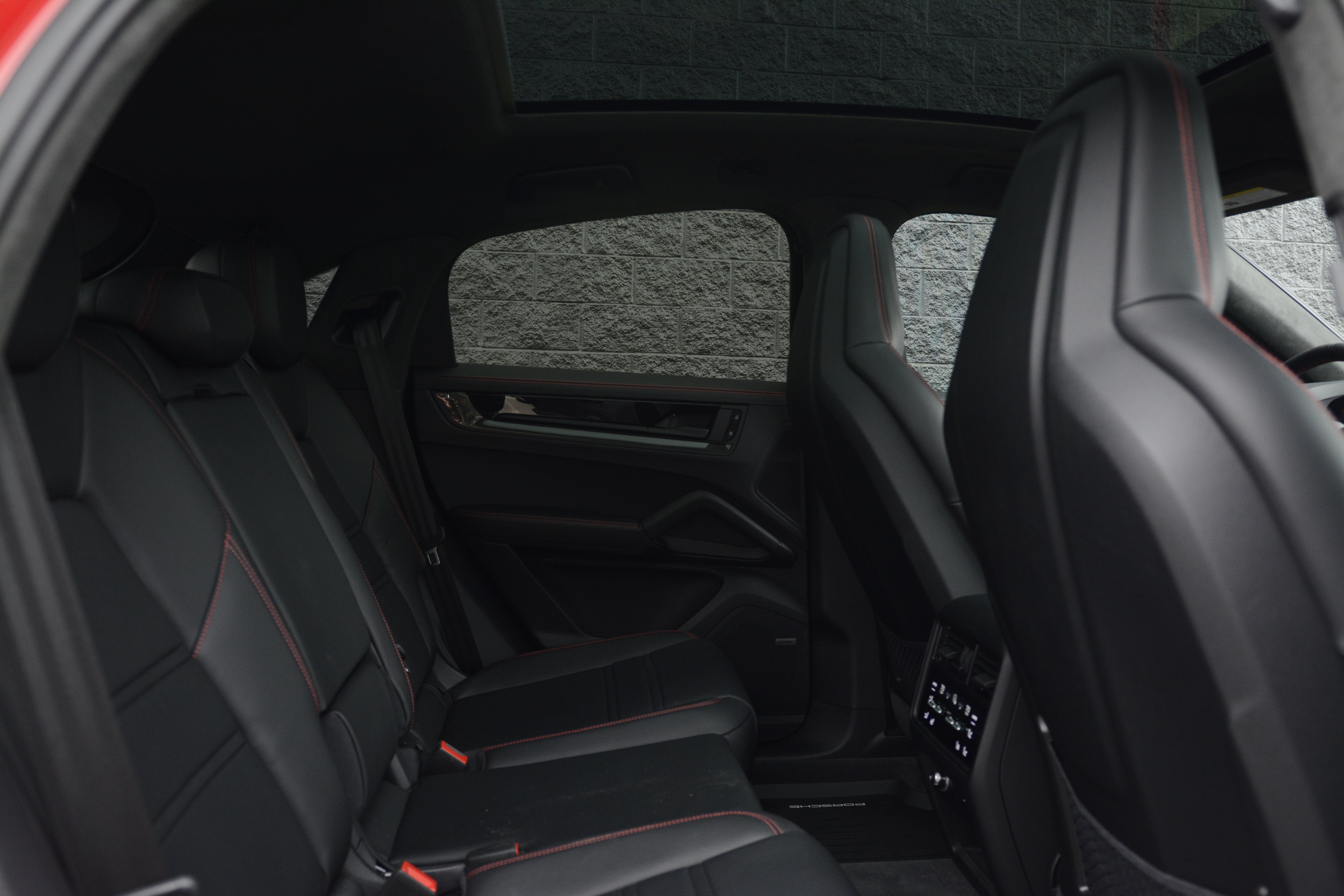 Certified 2025 Porsche Cayenne GTS AWD/4WD image 36