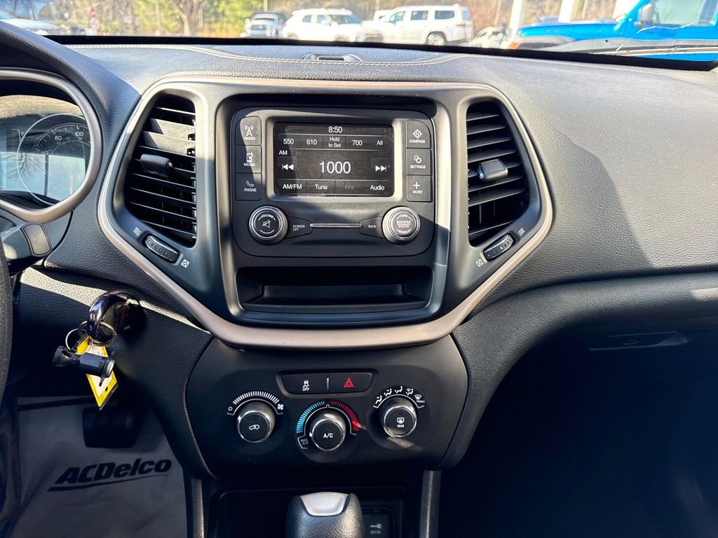 Used 2016 Jeep Cherokee Sport image 21