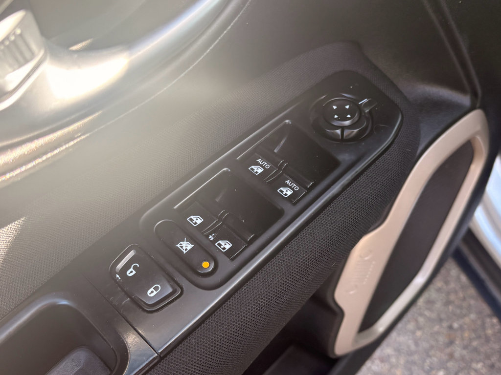 Used 2015 Jeep Renegade Latitude image 14