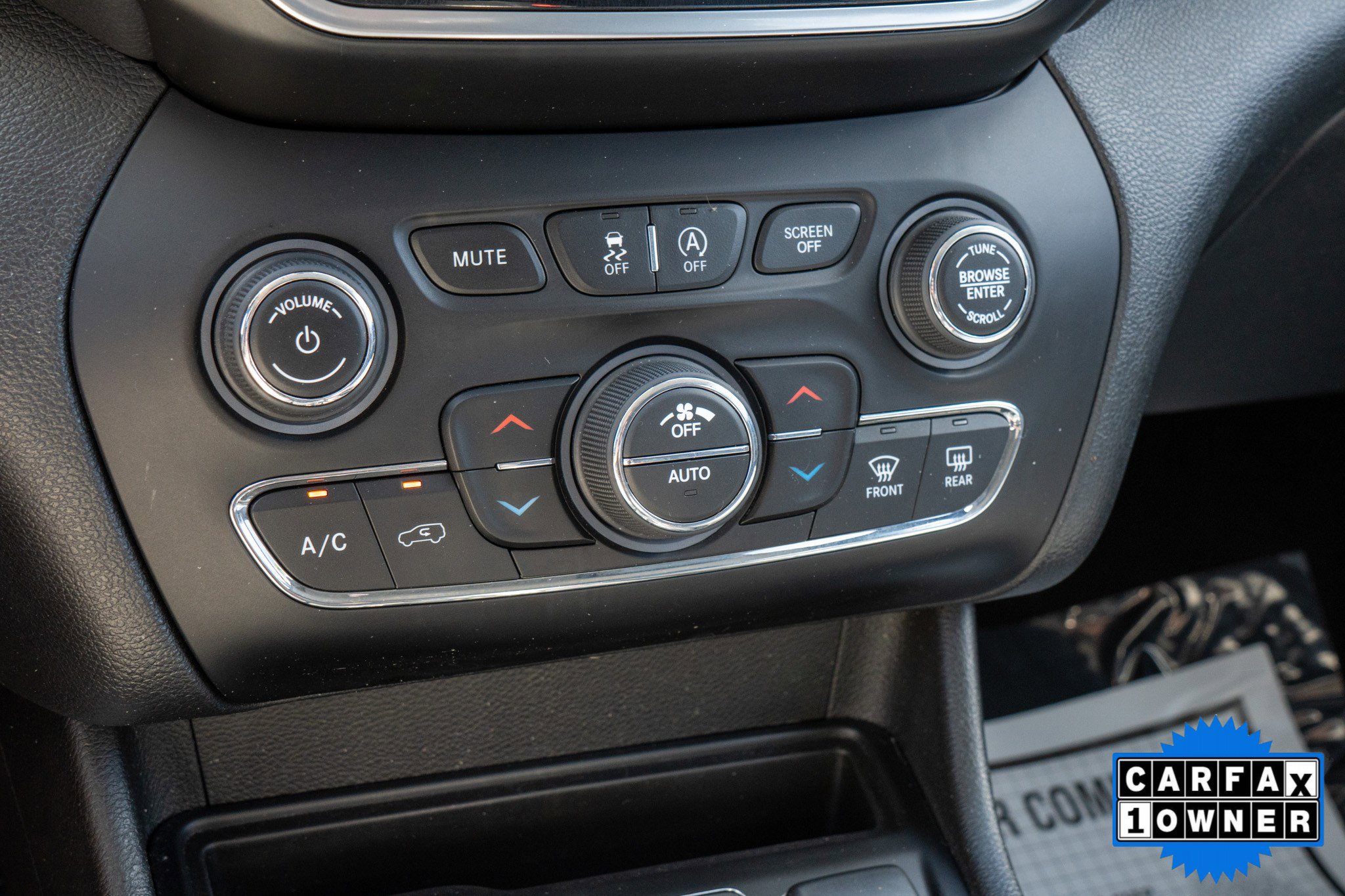 Used 2019 Jeep Cherokee Limited w/ Technology Group image 14