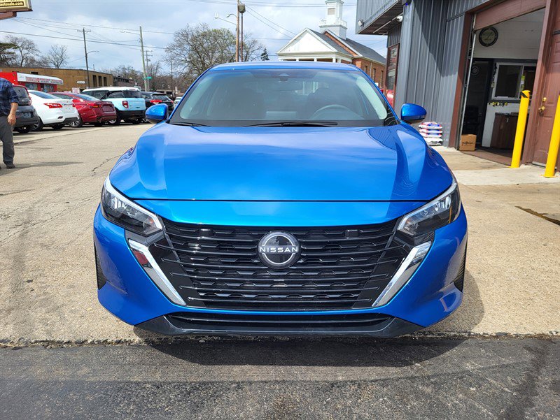 Used 2025 Nissan Sentra SV image 2