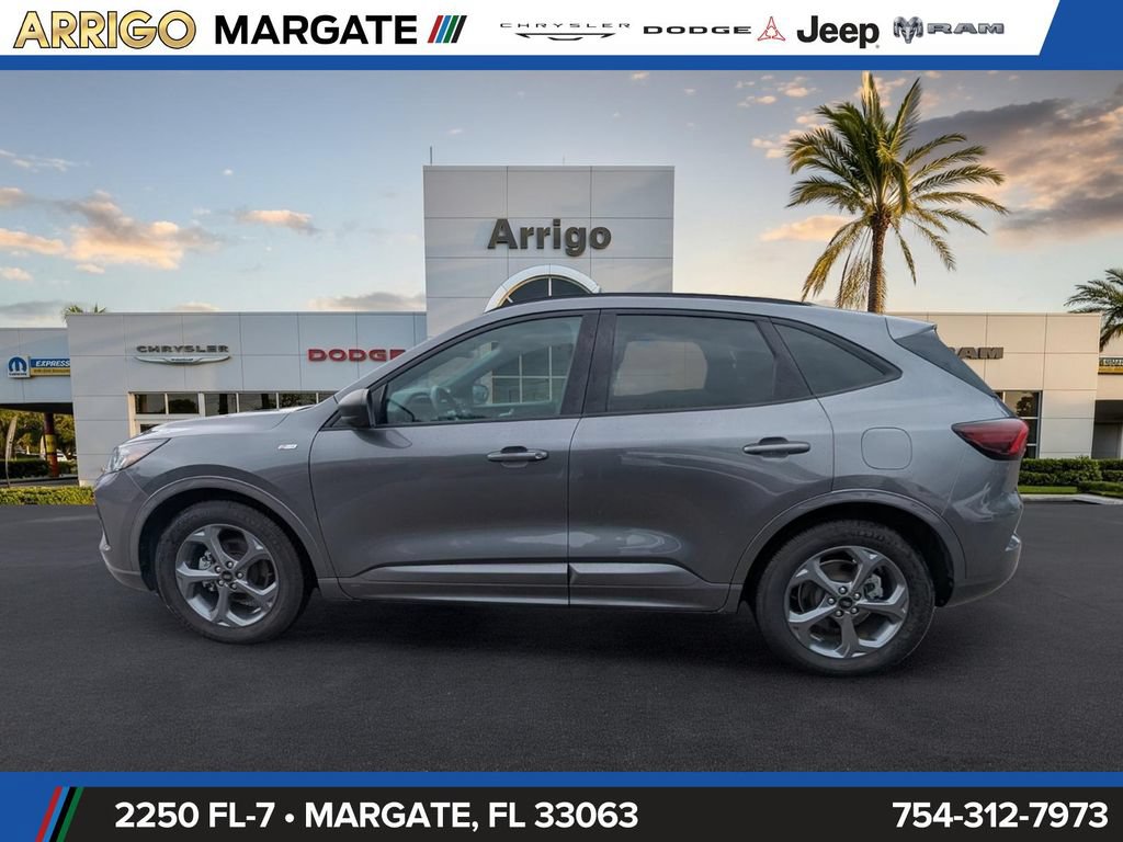 Used 2023 Ford Escape ST-Line FWD image 4